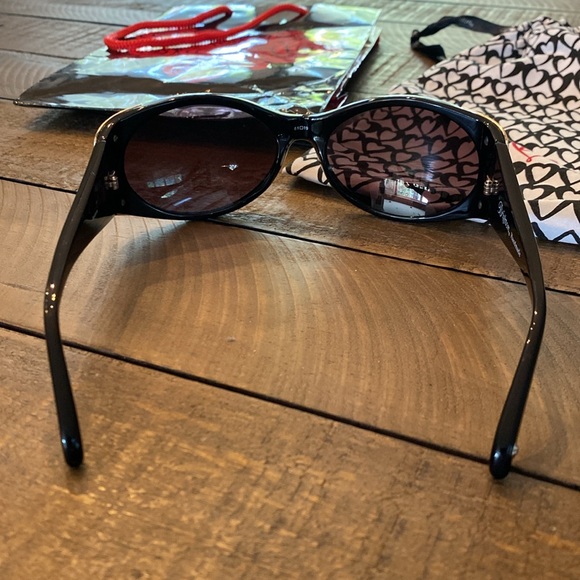 Brighton Brazoria Sunglasses with Cloth Bag & Gift Bag - Picture 4 of 8